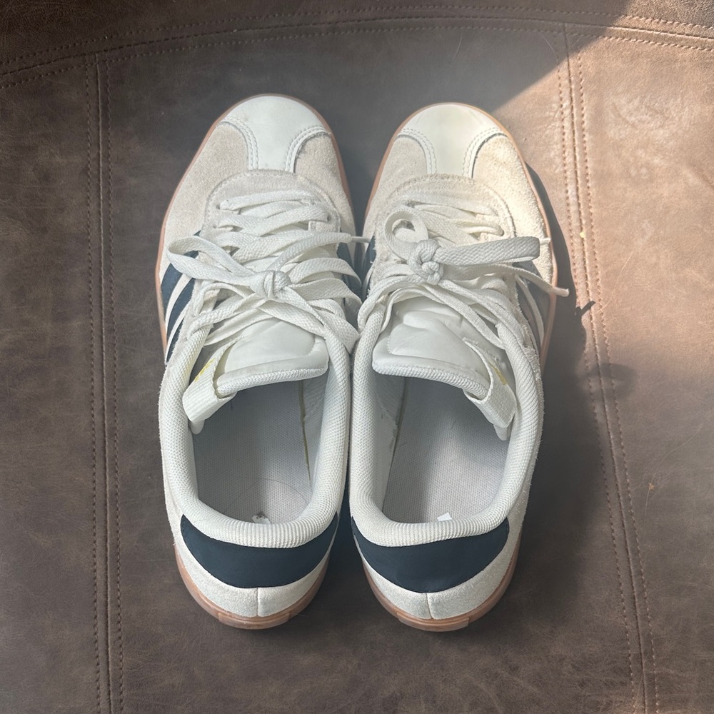 Women’s White/Tan/Navy Sneakers